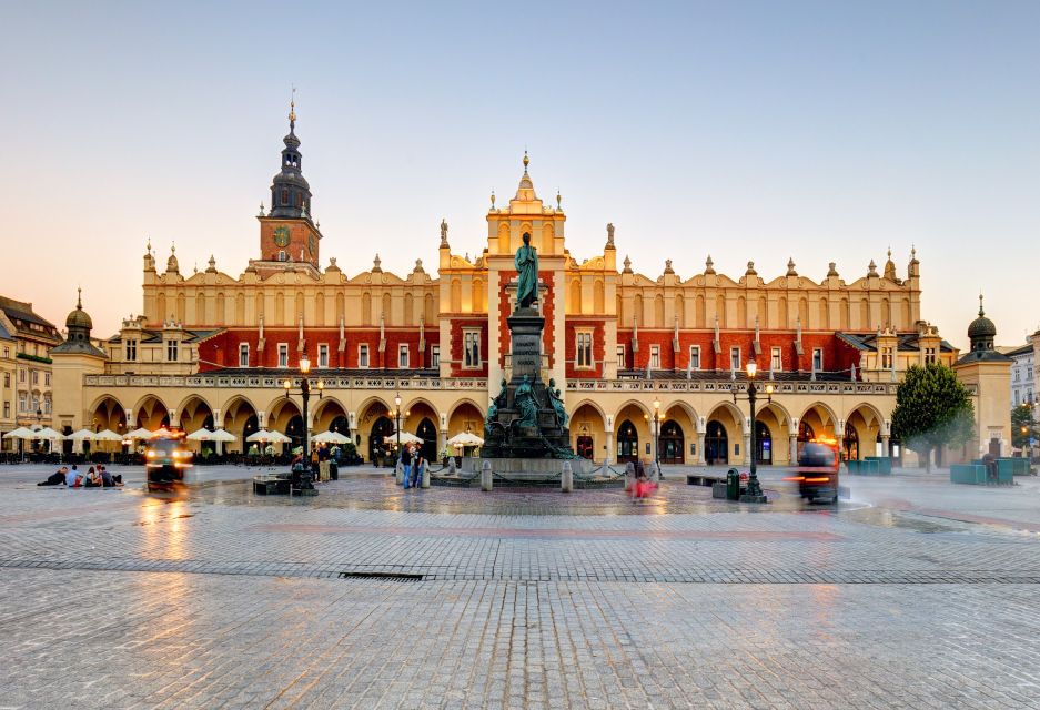 Krakow Old Town and Cloth Hall Private Guided Tour - Full Description of the Experience