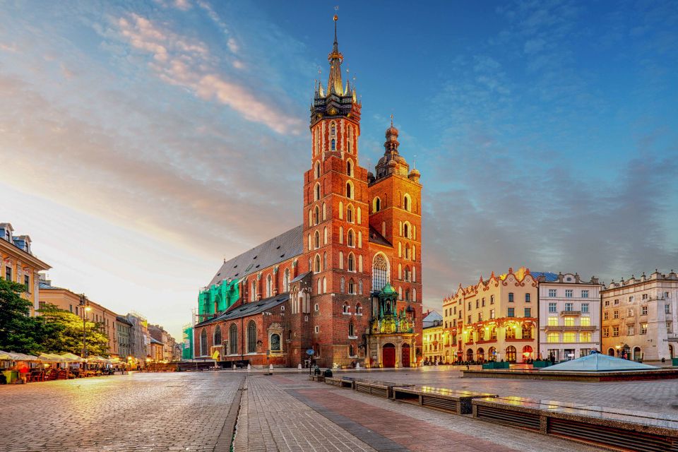 Krakow: Old Town Guided Walking Tour - Tour Experience