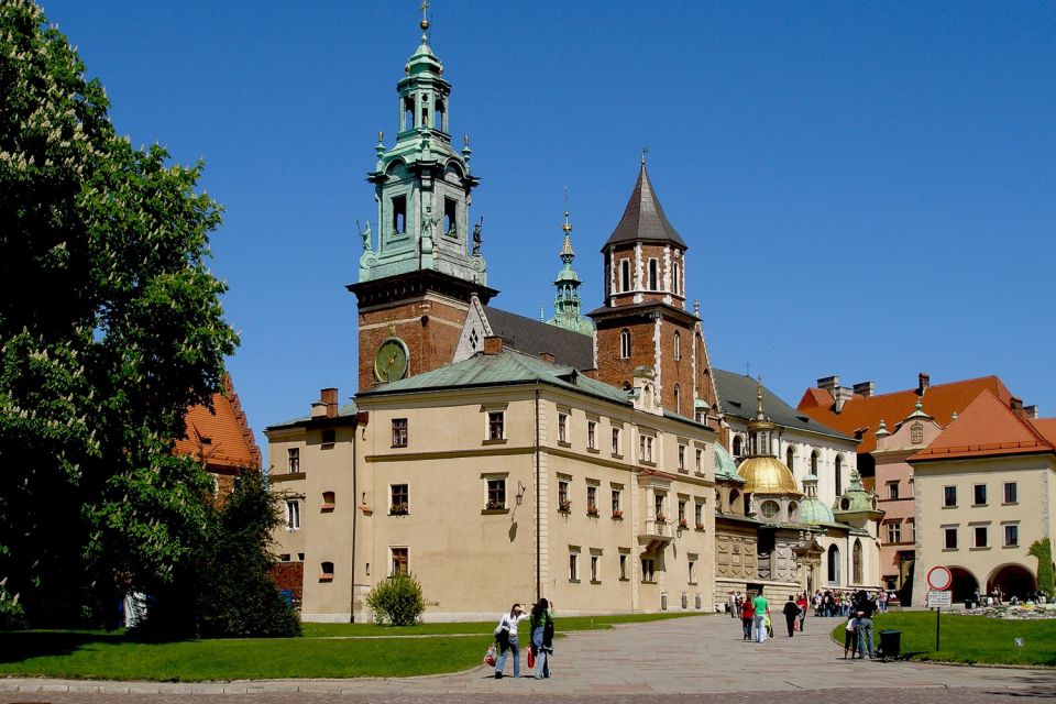 Krakow: Old Town, Wawel, and Wieliczka Salt Mine With Lunch - Itinerary Details