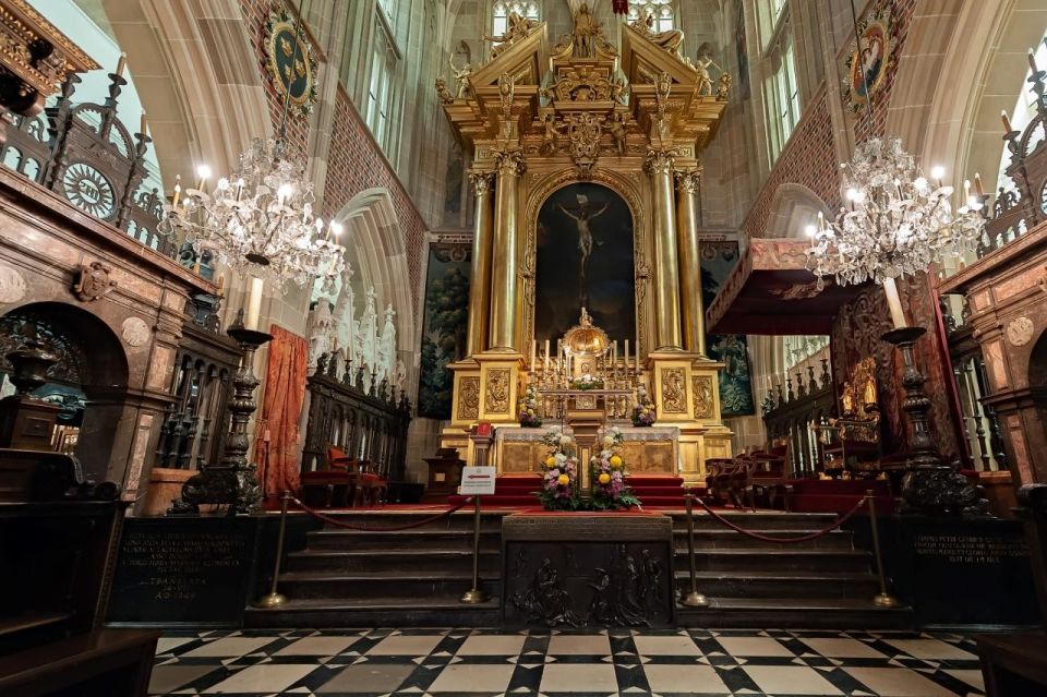 Krakow: Royal Cathedral, Mary's Church & Rynek Underground - Exploration Highlights
