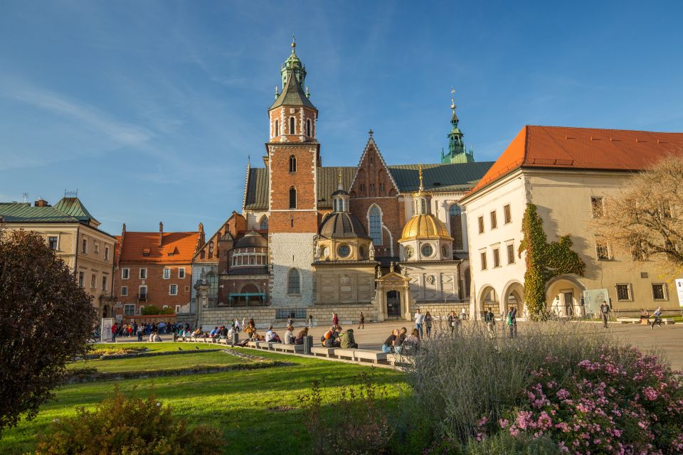 Krakow: Wawel Castle and Cathedral & Salt Mine, With Lunch - Discovering Wawel Castle