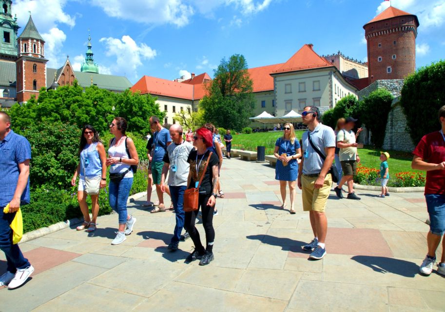 Krakow: Wawel Castle Guided Tour With Entry Tickets - Tour Experience