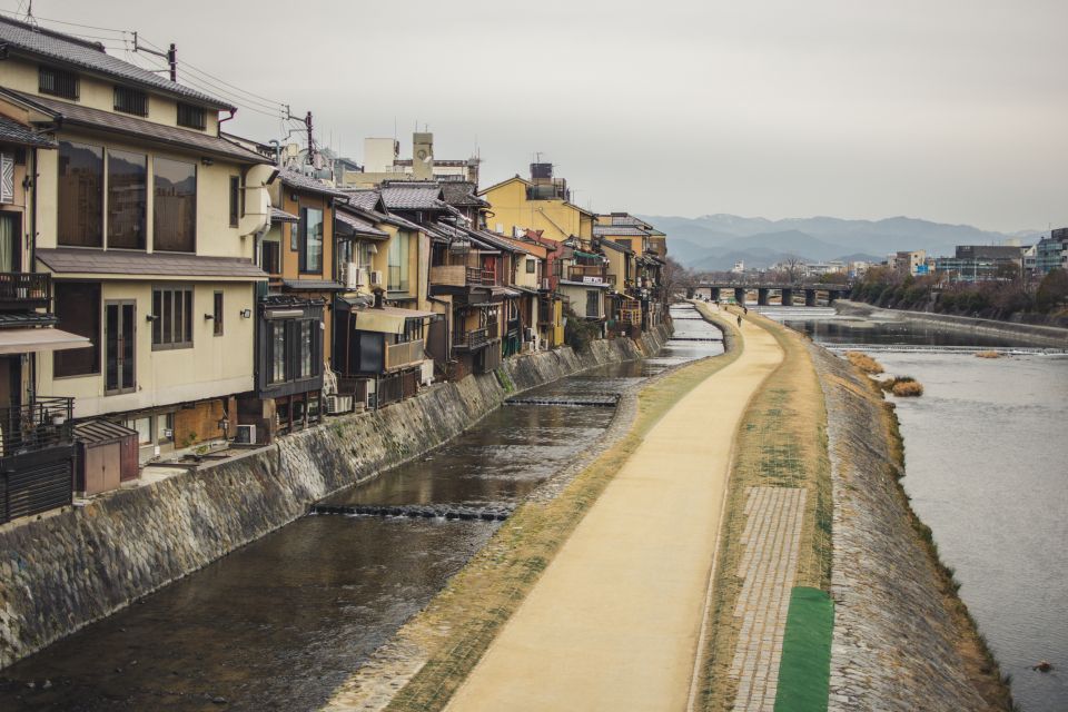 Kyoto: Geisha Arts Gion Cultural Walk With Geisha Show - Experience