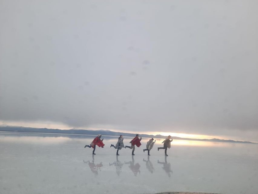La Paz: Uyuni Tour Ending in Atacama Chile by Bus. - Experience and Itinerary