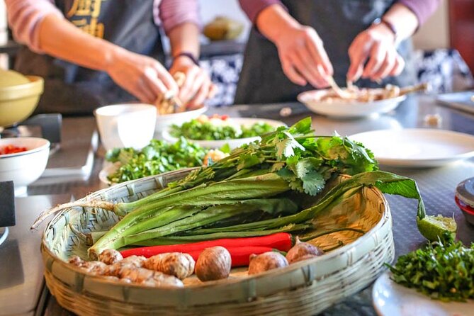 Lijiang Naxi Cuisine Cooking Class & Market Visit - Traditional Cooking Techniques