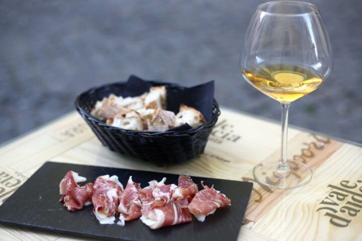 Lisbon: 2-Hour Wine and Tapas Tasting Session - Experience Highlights