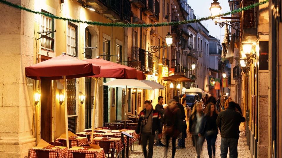 Lisbon: Evening City Tour With Dinner and Live Fado Show - Experience Highlights