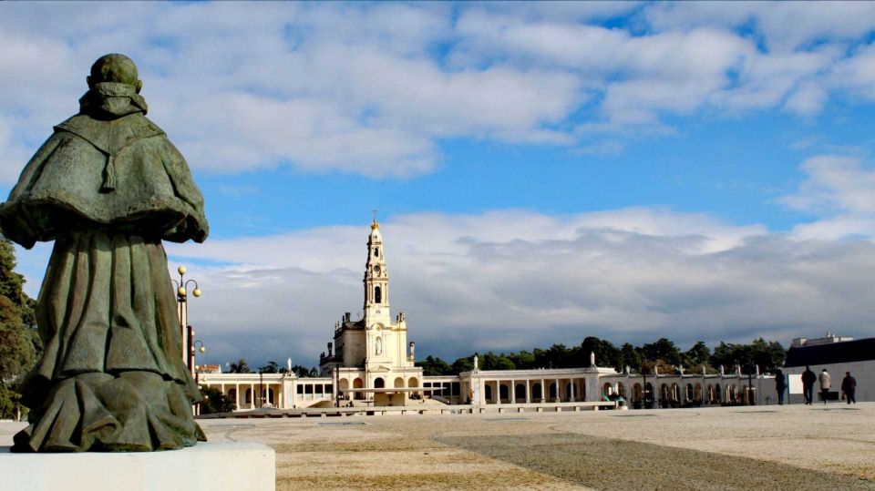 Lisbon: Full-Day Private Guided Tour to Fátima - Tour Experience