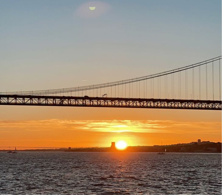 Lisbon: Overnight and Sailing Romantic Sunset Experience - Experience Highlights