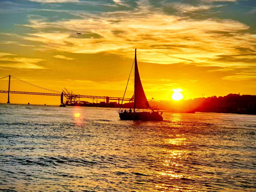 Lisbon: Private Sunset Cruise With Portuguese Wine - Sunset Cruise Features