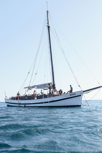 Lisbon: Private Sunset Tour Aboard a 1949 Traditional Boat - Experience Highlights
