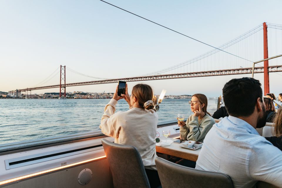 Lisbon: Tagus River Sunset Cruise With Welcome Drink - Inclusions