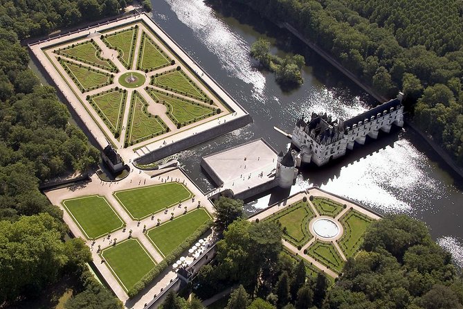 Loire Castles : Chenonceau, Cheverny, Chambord Guided Tour From Paris by Minivan - Reviews and Ratings