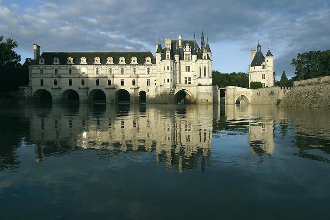 Loire Castles : Cheverny, Chenonceau, Chambord Guided Tour From Paris - Customer Feedback and Reviews