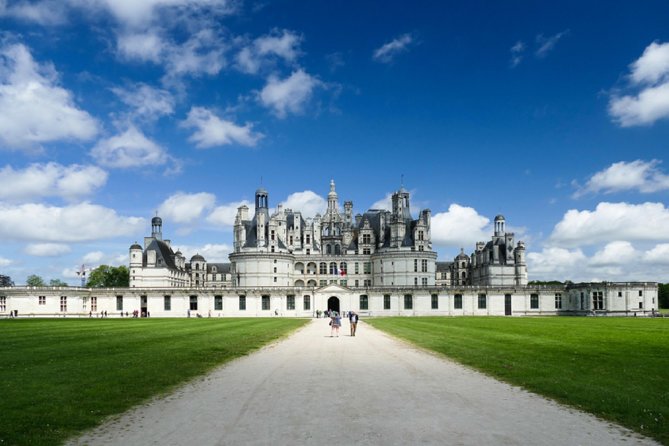 Loire Valley Castles Day Trip From Paris With Wine Tasting - Tour Highlights