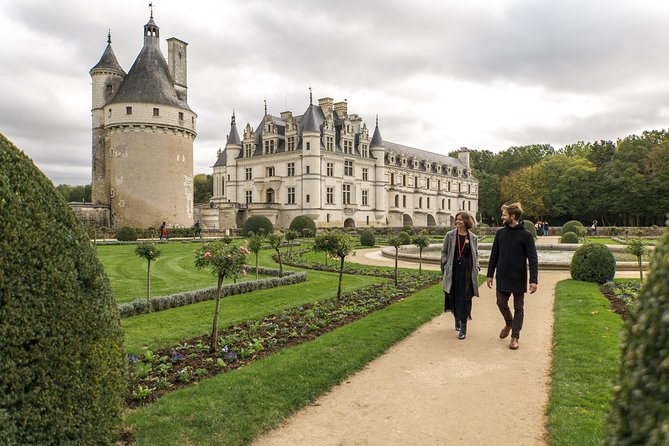 Loire Valley Castles Trip With Chenonceau and Chambord From Paris - Reviews