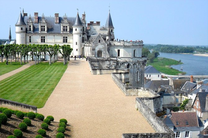 Loire Valley Castles VIP Private Tour: Chambord, Chenonceaux, Amboise - Logistics and Details