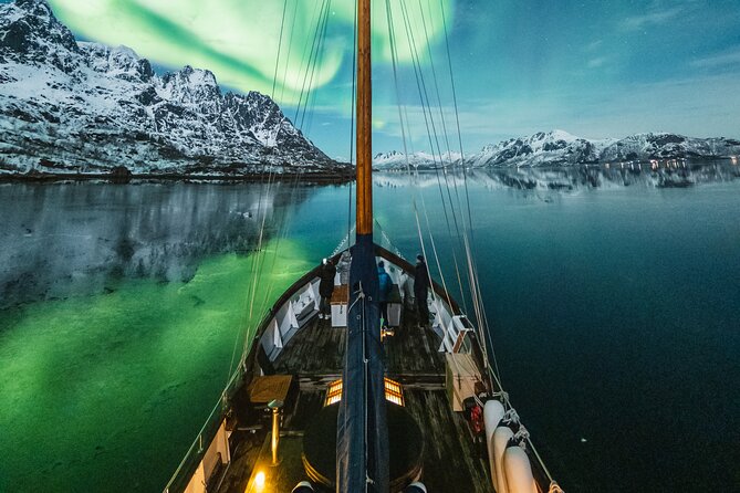 Luxury Northern Lights Cruise With Hot Tub and Dinner - Amenities and Facilities