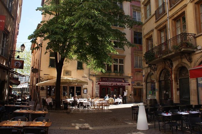 Lyon Old District : Private Walking Tour - Guide Expertise