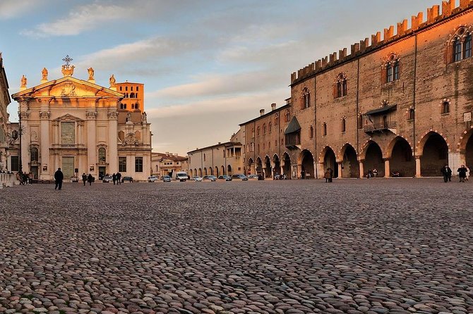 Mantua Historic Center - Walking Tour With Private Guide - Professional Guide Details