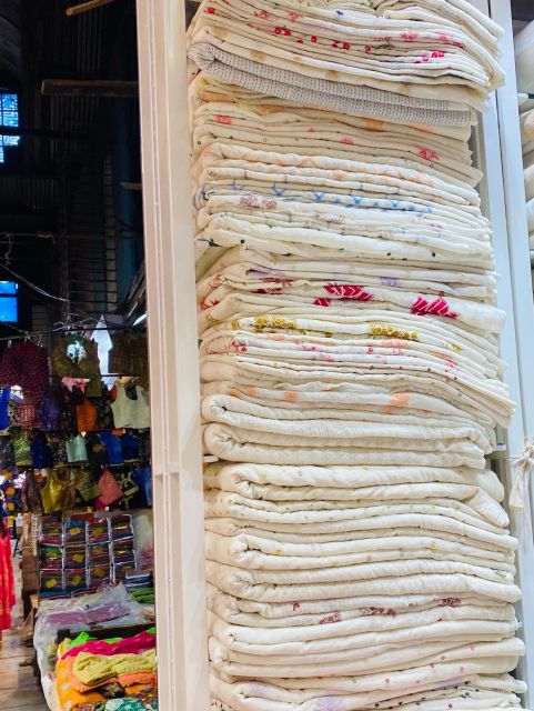 Markets of Mumbai - Local Artisans and Handicrafts in Mumbai
