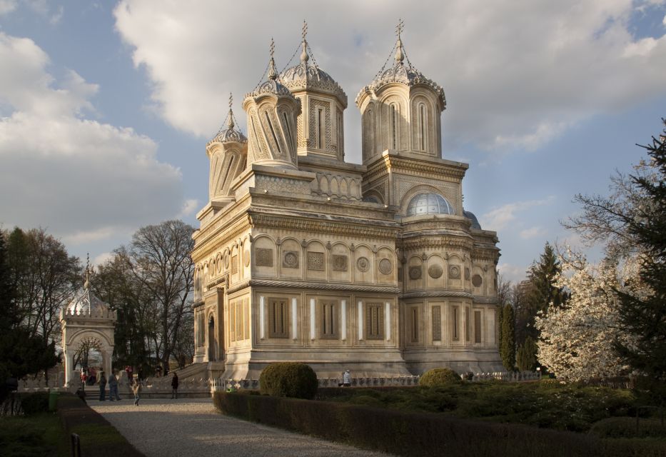 Monasteries of Curtea De Arges: Day Trip From Bucharest - Historical Significance of the Town