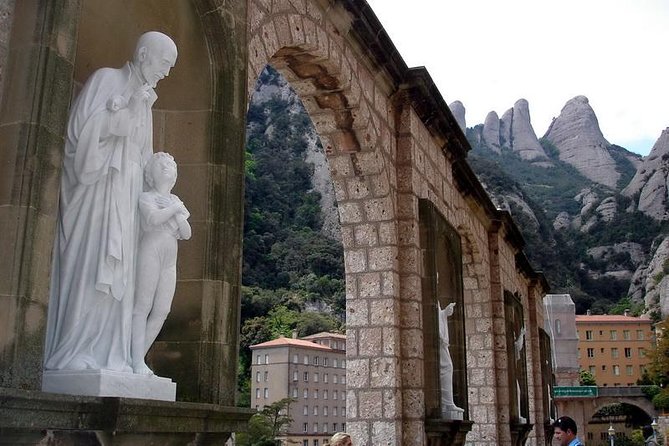 Montserrat Day Trip With Lunch and Wine Tasting From Barcelona - Logistics