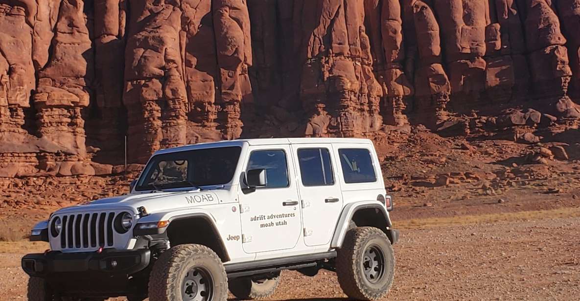 Morning Canyonlands Island in the Sky 4x4 Tour - Jeep Experience