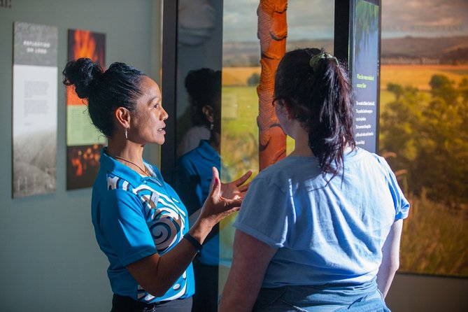 Museum of New Zealand Te Papa: Small Group Guided Tour - Expert-Guided Exploration