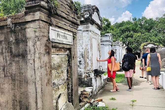 New Orleans City and Cemetery Tour With Garden District Stroll - Tour Itinerary and Highlights