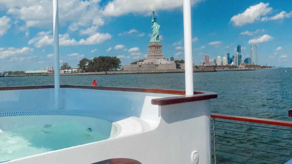 New York: NYC Hot Tub Boat Tour - Experience Highlights