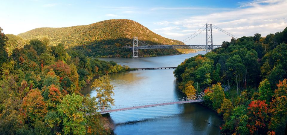 NYC: Fall Foliage Tour On Private Yacht to Palisades Cliffs - Yacht Amenities