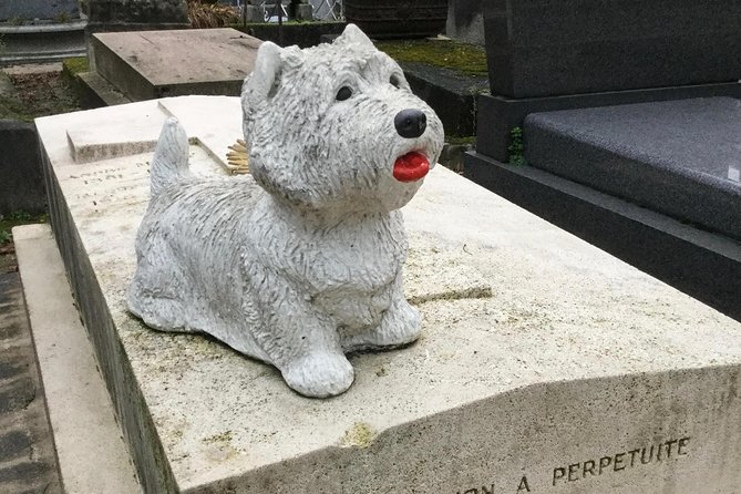 One Hour Père Lachaise Cemetery: A Self-guided Audio Tour - Navigating the Cemetery Grounds