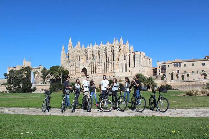 Palma De Mallorca 3-Hour Highlights and Tapas Tasting Bike Tour - Key Stops: Cathedral and Royal Palace