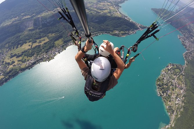 Paragliding Performance Flight Over the Magnificent Lake Annecy - Experience Highlights