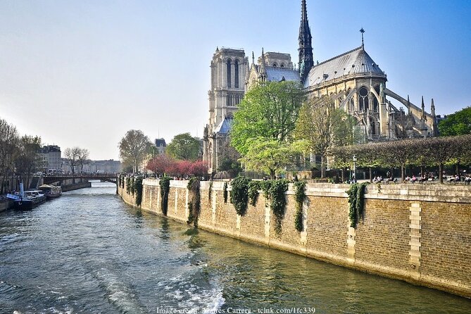 Paris by Night: Private Walking Tour Including Seine River Cruise - Meeting Point and Start Times