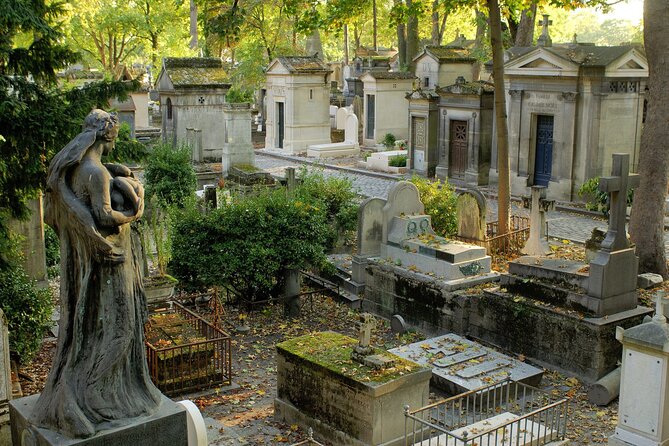 Paris: Haunted Père Lachaise Cemetery Guided Tour - Tour Highlights