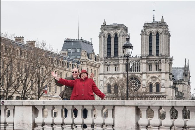 Paris Private Walking Tour With a Personal Photographer - Booking and Cancellation Policies