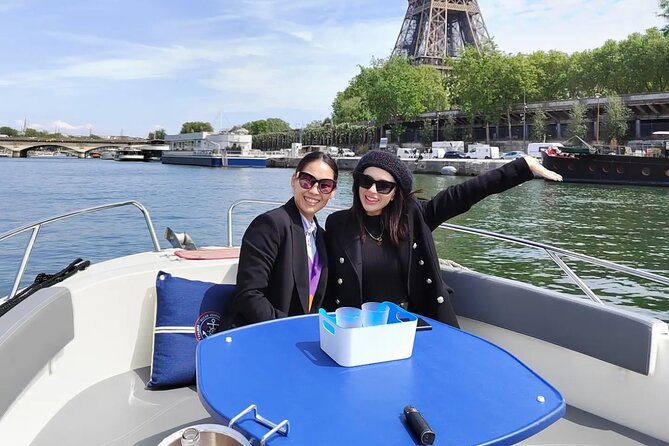 Paris Seine River Private Boat - Captivating Views of Paris Landmarks