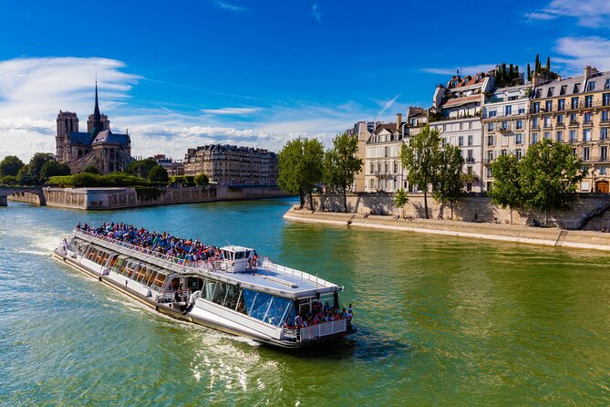Paris Sightseeing Cruise With Champagne by Bateaux Mouches - Departure Information and Commentary