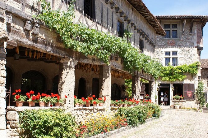 Pérouges & Annecy Private Day Trip With Food Tasting From Lyon - Traveler Reviews
