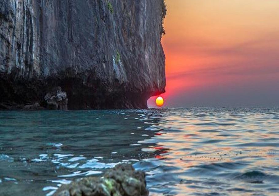 Phi Phi: Private Sunset & Bioluminescent Plankton Boat Tour - Tour Experience