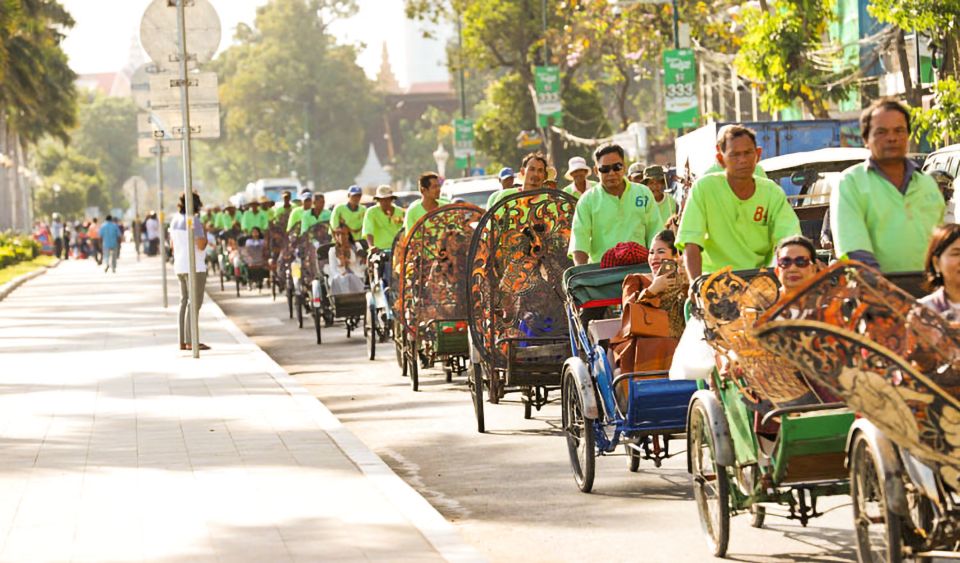 Phnom Penh: Guided Historical Day Tour by Cyclo and Tuk Tuk - Tour Experience