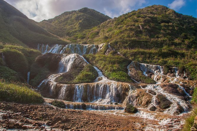 Pingxi and Jiufen Day Trip From Taipei With Sky Lantern Experience - Inclusions and Logistics