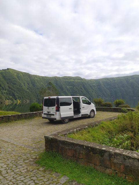 Ponta Delgada: Furnas Volcano & Tea Plantation Tour & Lunch - Multilingual Live Tour Guide