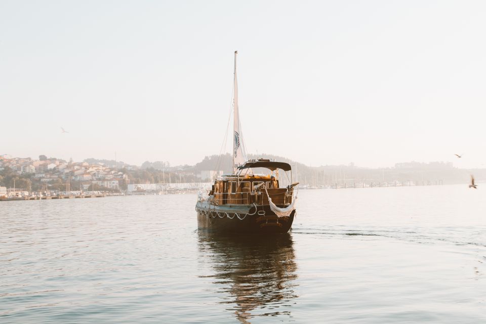 Porto : Bachelorette on Private Boat (1-10px) - Exclusive Photos in a Hammock