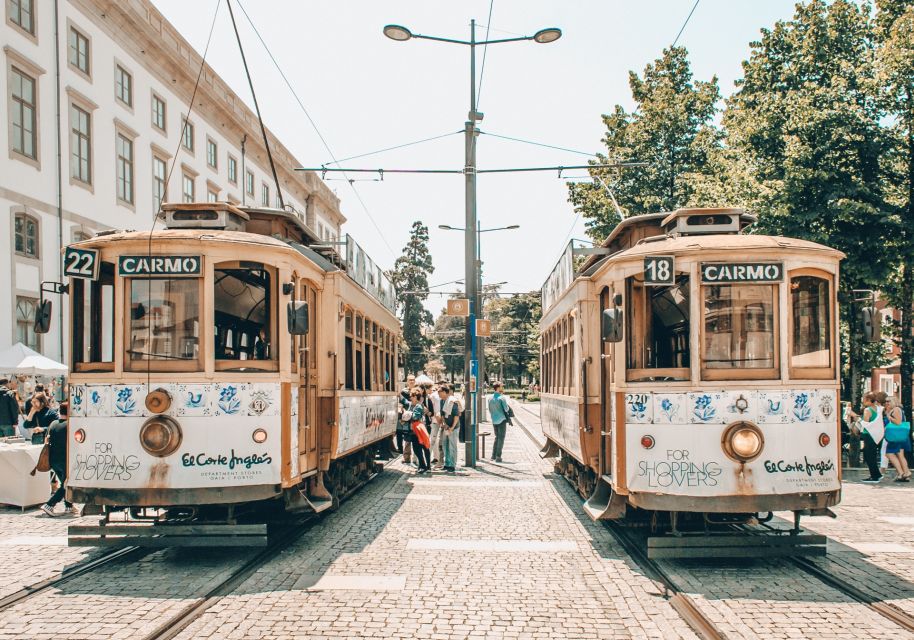 Porto: Scavenger Hunt and City Highlights Walking Tour - Experience Highlights and Activities