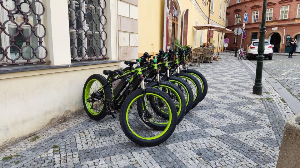 Prague: 2-Hour Electric Scooter & Electric Fat Bike Rental - Features of Electric Scooters and Fat Bikes