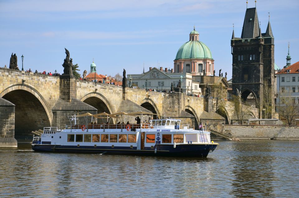 Prague: 2-Hour Lunch Cruise on the Vltava River - Experience Highlights