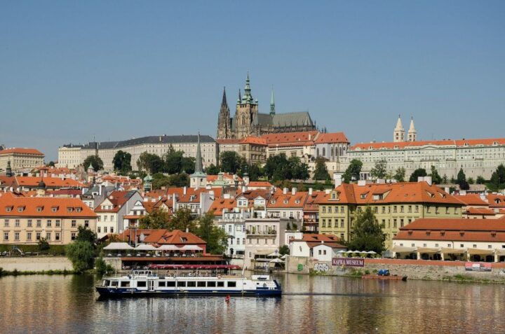 Prague 3-Hour Tour: 1,000 Years of European History - Historical Monuments Exploration